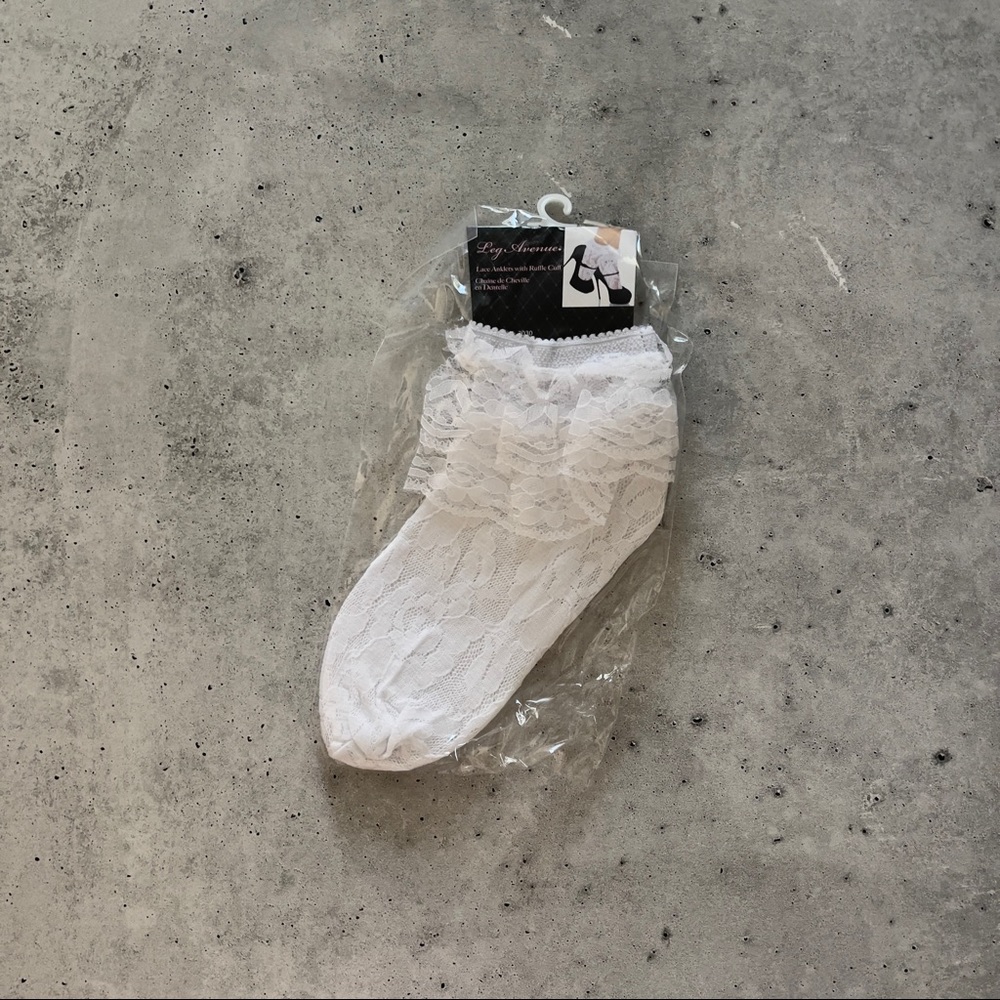Lace Ruffle Ankle Socks